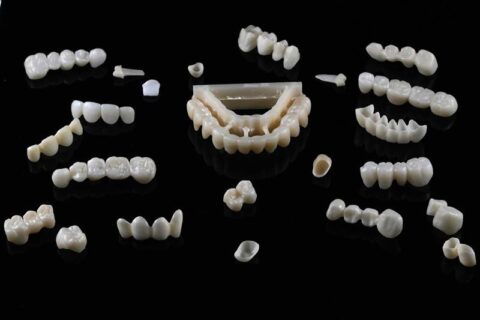 DentalTechnology Lucrări Zirconiu realizate prin frezare CAM