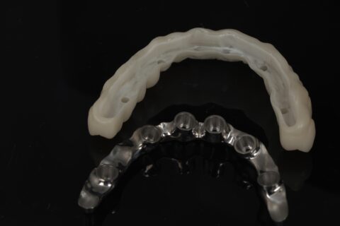 DentalTechnology Lucrări Zirconiu realizate prin frezare CAM
