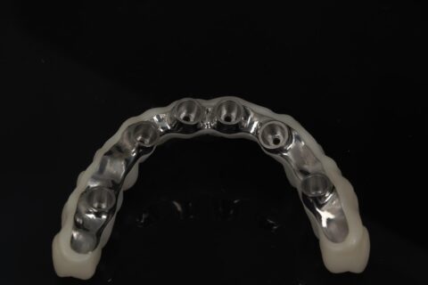 DentalTechnology Lucrări Zirconiu realizate prin frezare CAM