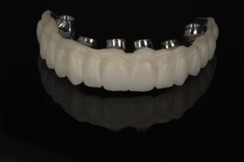 DentalTechnology Lucrări Zirconiu realizate prin frezare CAM